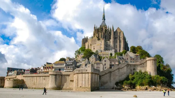 Trezio treasure hunt experience at a heritage site or castle